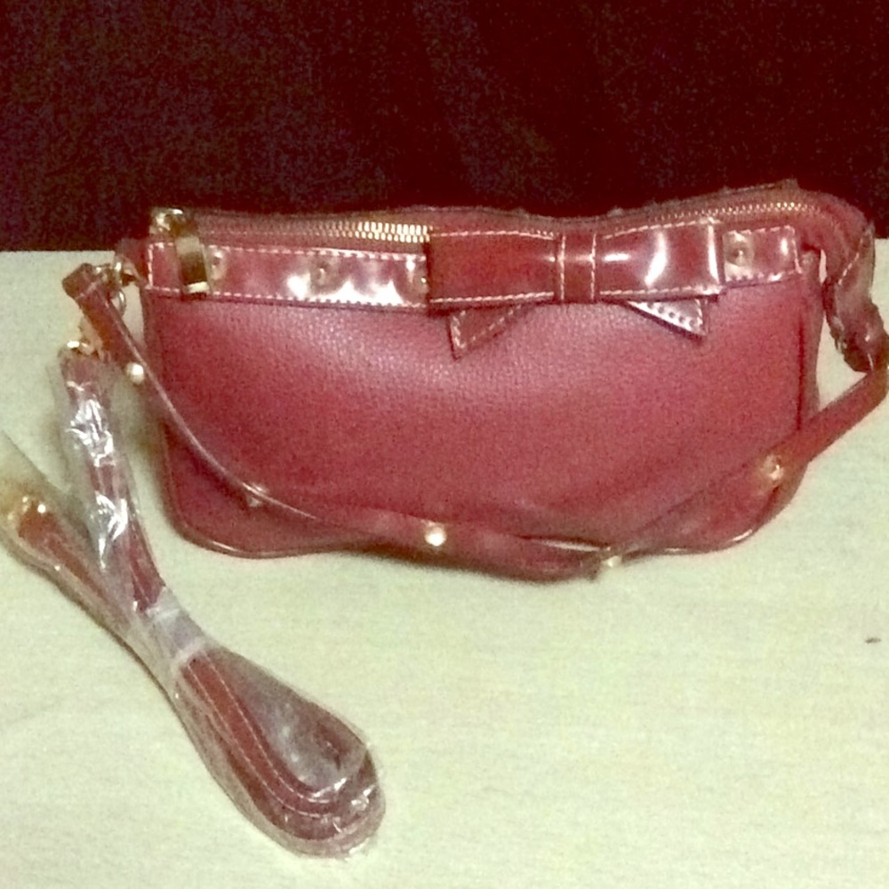 BURGUNDY SHOULDER BAG